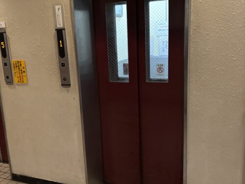 建物内エレベーター